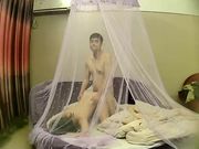 温馨房年轻情侣啪啪大战激情69式舔了半天经典体位玩一遍射完休息一下妹子主动上来吃J8女上位又干一炮淫叫给力